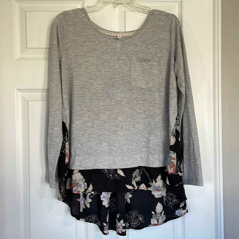 Like new Exhilaration size large super cute top!